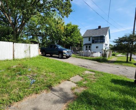 12903 Oakfield Avenue Cleveland OH 44105
