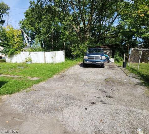 12903 Oakfield Avenue Cleveland OH 44105