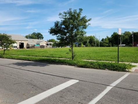 12903 Oakfield Avenue Cleveland OH 44105