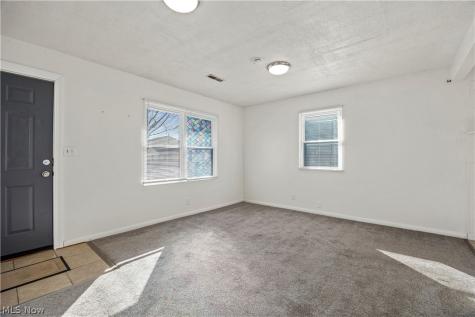 171 S Logan Street Elyria OH 44035
