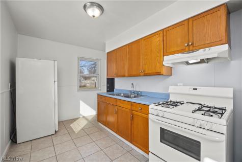 171 S Logan Street Elyria OH 44035
