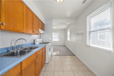 171 S Logan Street Elyria OH 44035