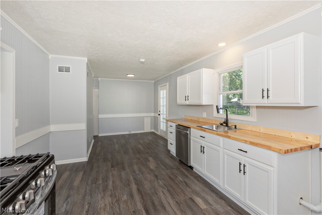 2215 Willowrow Avenue NE Canton OH 44705