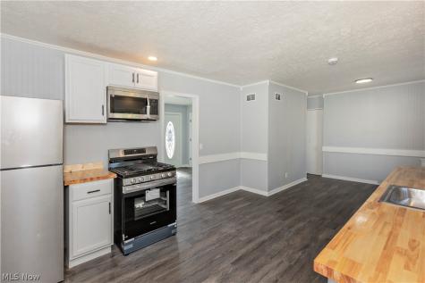 2215 Willowrow Avenue NE Canton OH 44705