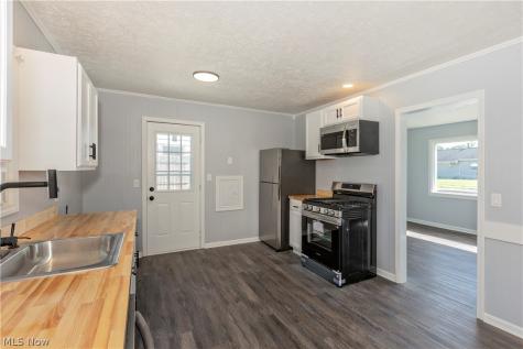 2215 Willowrow Avenue NE Canton OH 44705