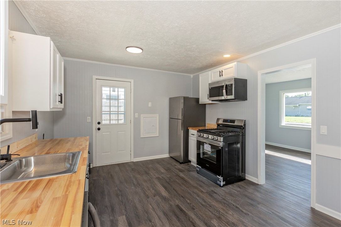 2215 Willowrow Avenue NE Canton OH 44705