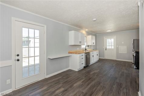 2215 Willowrow Avenue NE Canton OH 44705