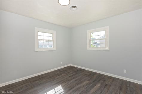 2215 Willowrow Avenue NE Canton OH 44705