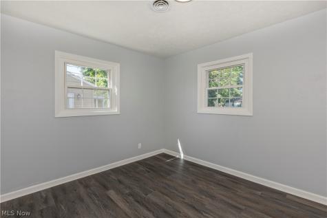 2215 Willowrow Avenue NE Canton OH 44705