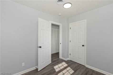 2215 Willowrow Avenue NE Canton OH 44705