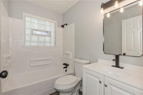 2215 Willowrow Avenue NE Canton OH 44705