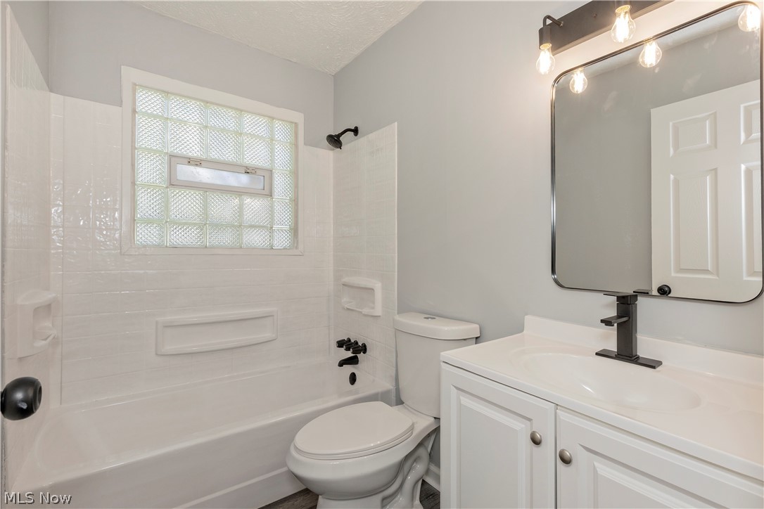 2215 Willowrow Avenue NE Canton OH 44705