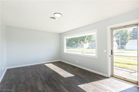2215 Willowrow Avenue NE Canton OH 44705
