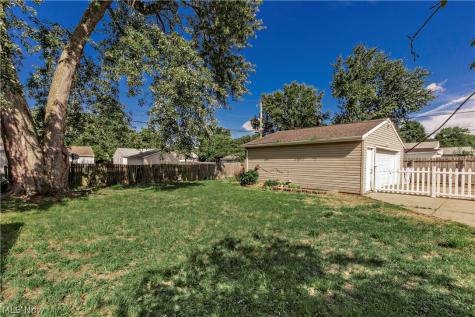 2215 Willowrow Avenue NE Canton OH 44705