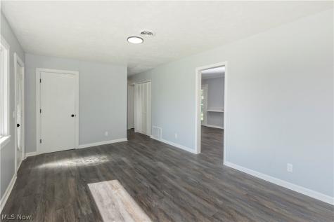 2215 Willowrow Avenue NE Canton OH 44705