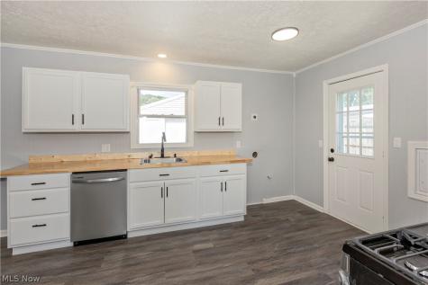 2215 Willowrow Avenue NE Canton OH 44705