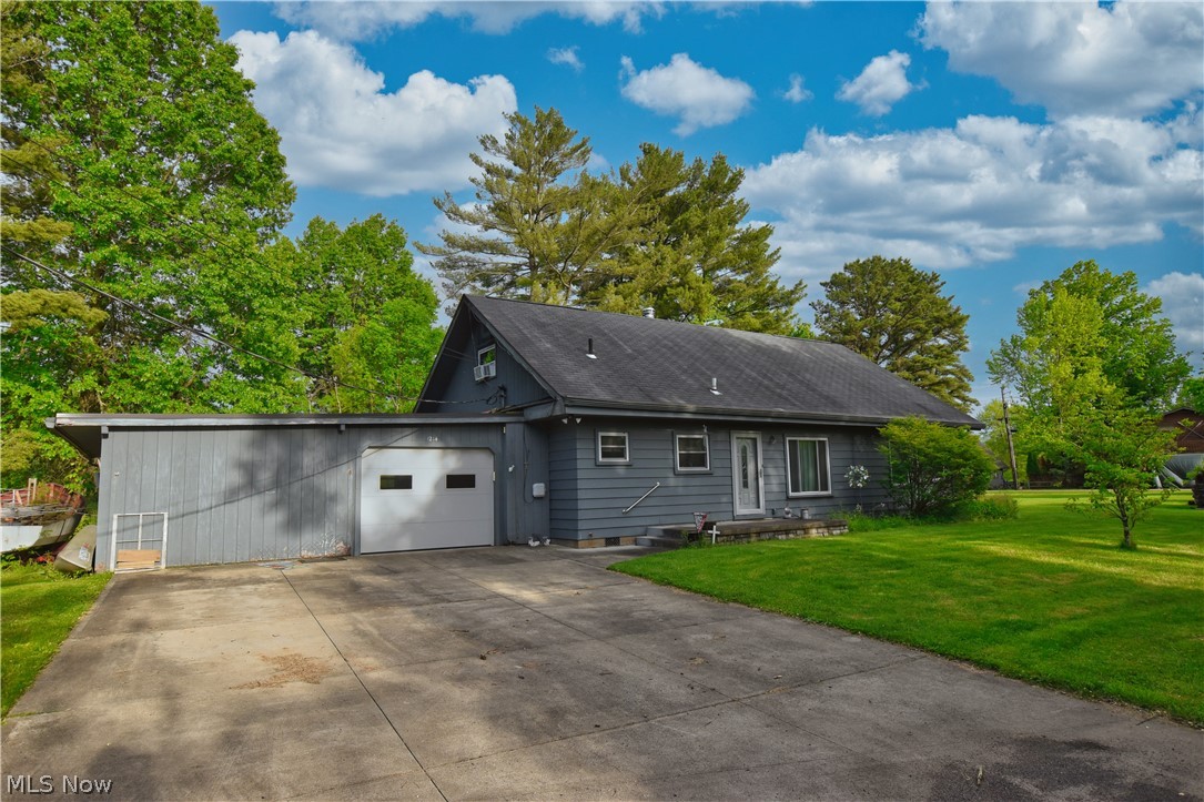 1214 Arrowhead Drive SW Dellroy OH 44620