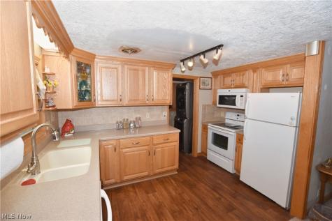 1214 Arrowhead Drive SW Dellroy OH 44620