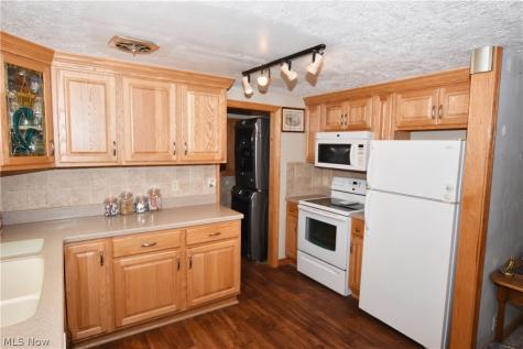 1214 Arrowhead Drive SW Dellroy OH 44620