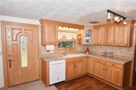 1214 Arrowhead Drive SW Dellroy OH 44620