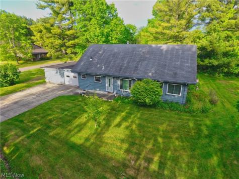 1214 Arrowhead Drive SW Dellroy OH 44620
