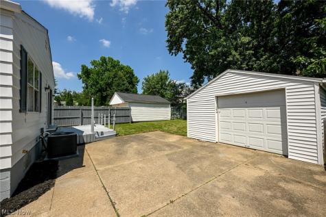 1699 Redwood Avenue Akron OH 44301