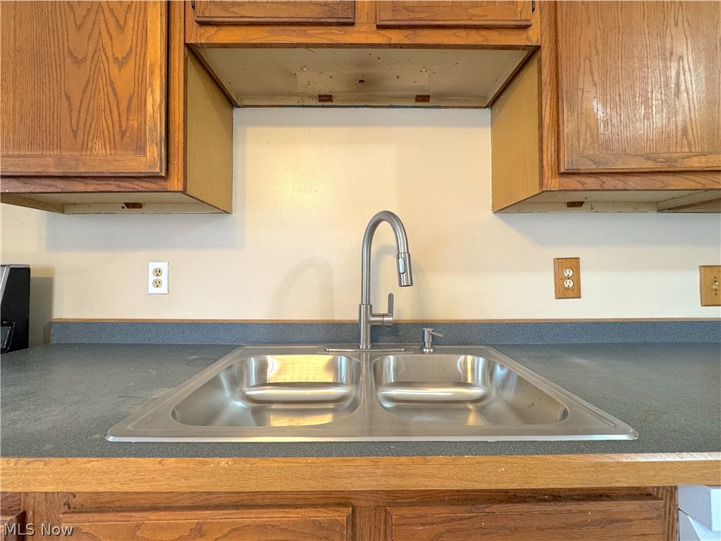 18066 Hillcrest Drive Lake Milton OH 44429