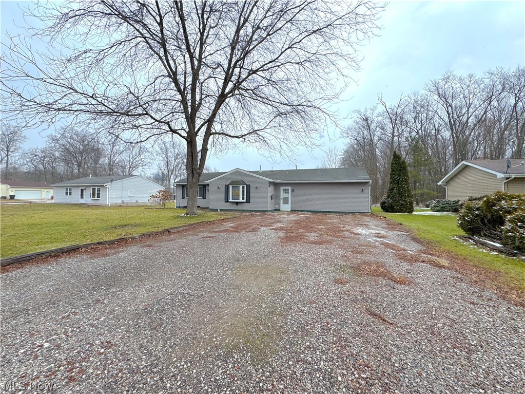 18066 Hillcrest Drive Lake Milton OH 44429