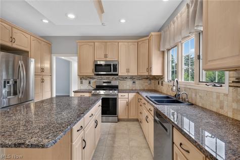 1343 Vermillion Drive Barberton OH 44203