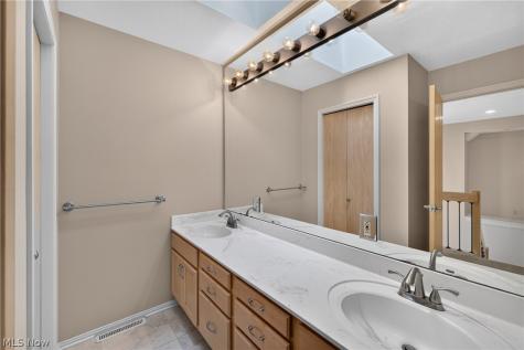 1343 Vermillion Drive Barberton OH 44203