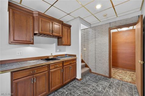 1343 Vermillion Drive Barberton OH 44203
