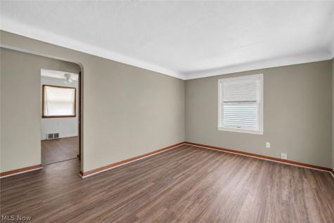 15916 Edgewood Avenue Maple Heights OH 44137