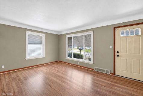 15916 Edgewood Avenue Maple Heights OH 44137