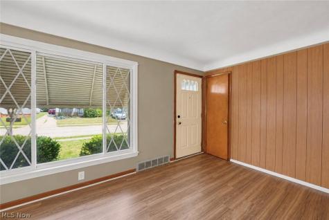 15916 Edgewood Avenue Maple Heights OH 44137