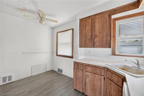 15916 Edgewood Avenue Maple Heights OH 44137