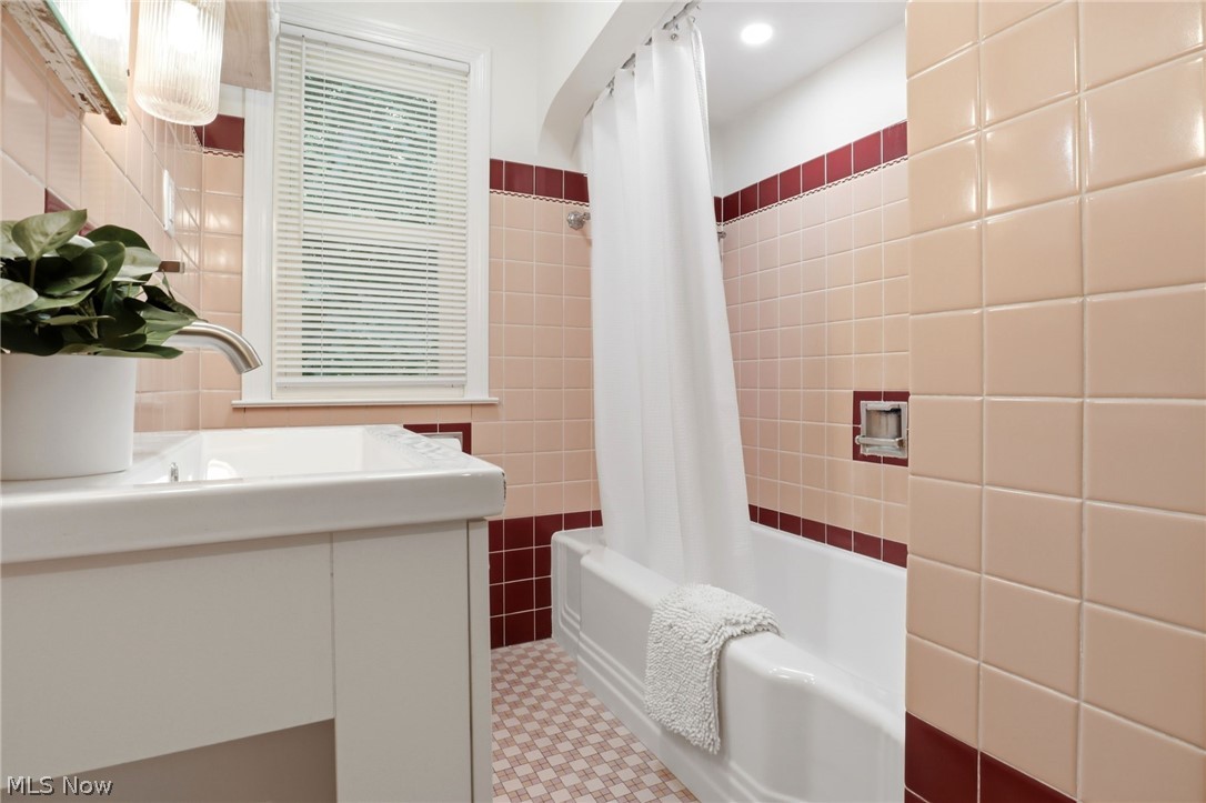 523 Rotunda Avenue Akron OH 44333