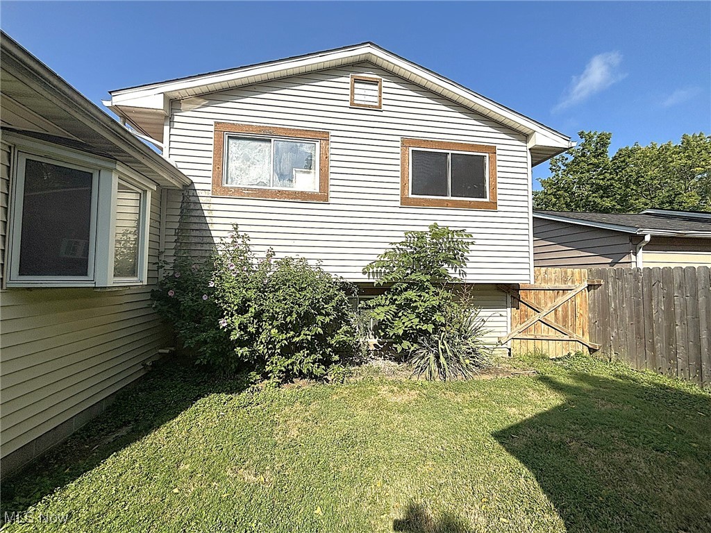 737 Dunny Avenue Sheffield Lake OH 44054