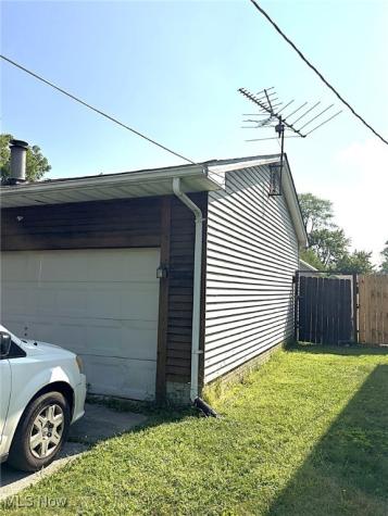 737 Dunny Avenue Sheffield Lake OH 44054