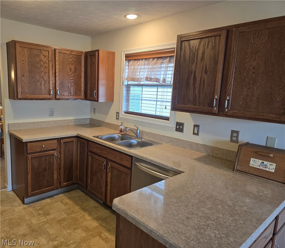 136 Haydens Arbor Elyria OH 44035