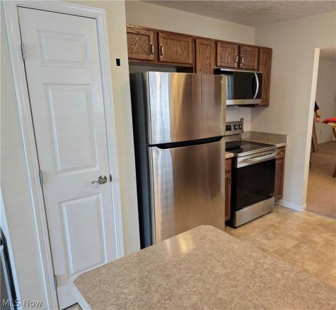 136 Haydens Arbor Elyria OH 44035