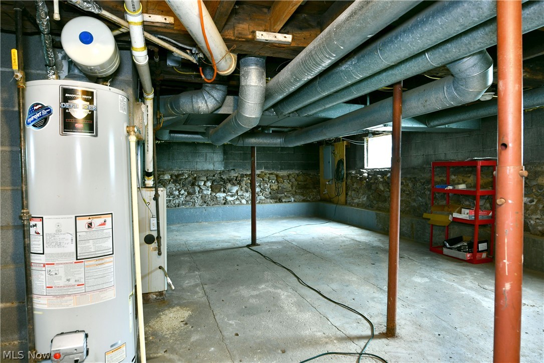 574 Braceville Robinson Road NW Newton Falls OH 44444