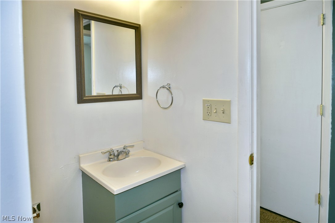 574 Braceville Robinson Road NW Newton Falls OH 44444