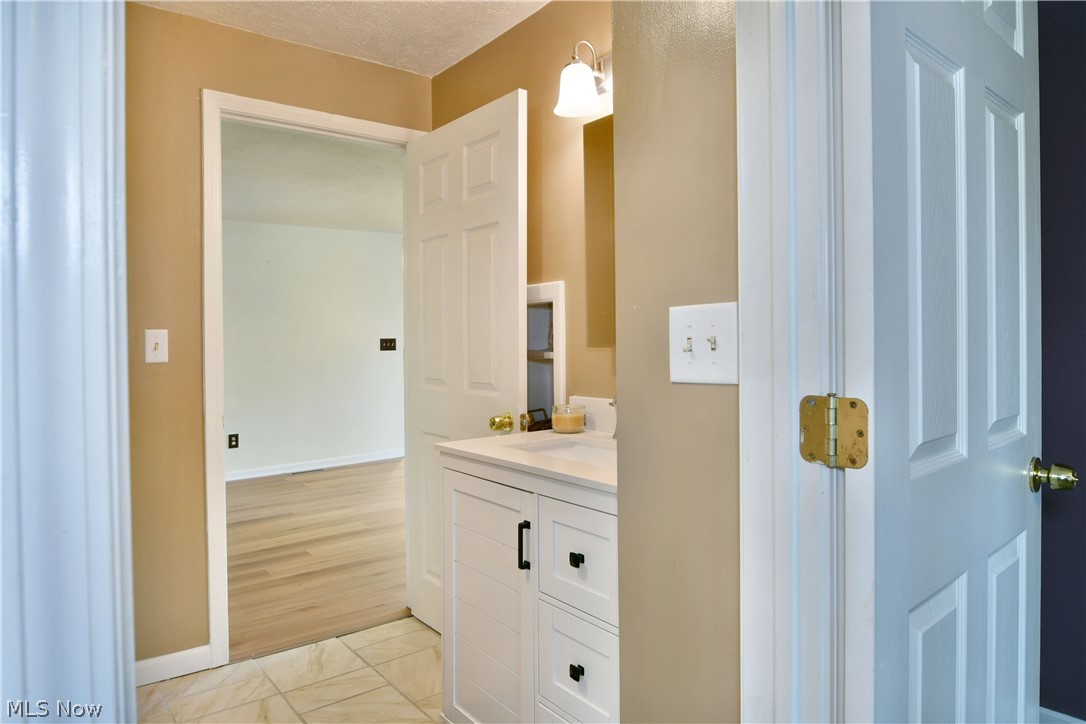 574 Braceville Robinson Road NW Newton Falls OH 44444