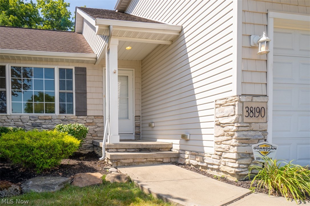 38190 Highgate Bluff Lane Willoughby OH 44094