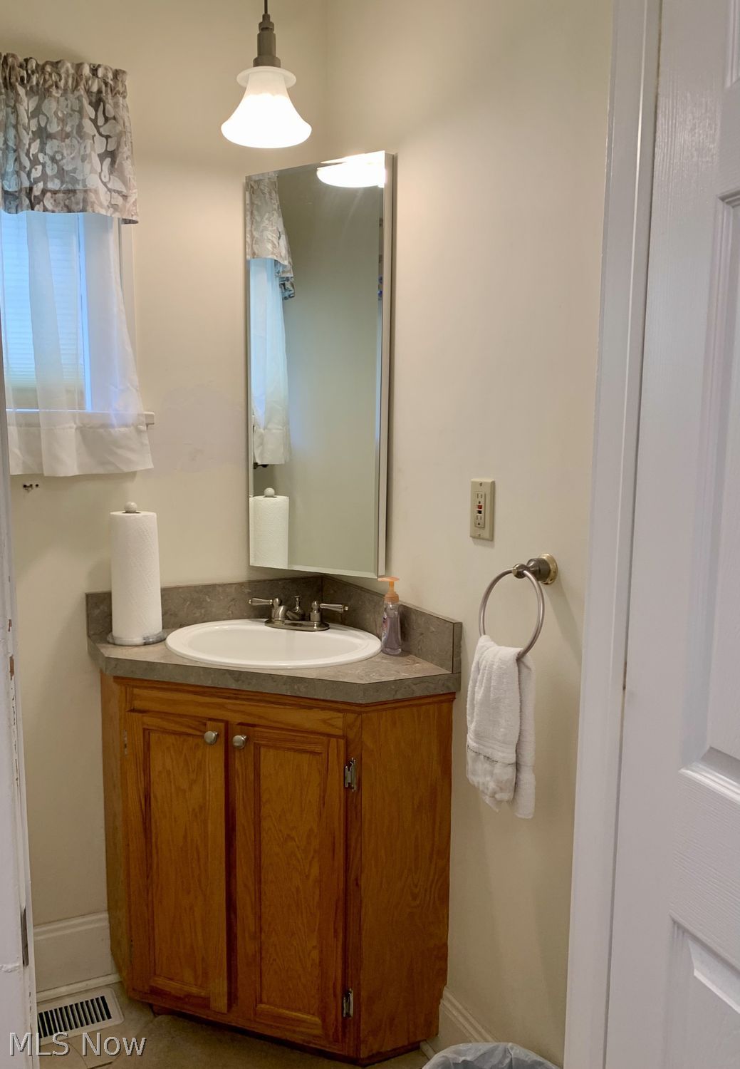 1012 Yellowstone Rd. Road Cleveland Heights OH 44121