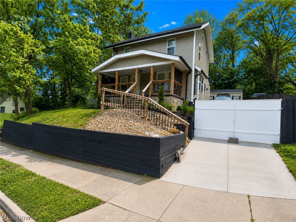 718 Easter Avenue Akron OH 44307