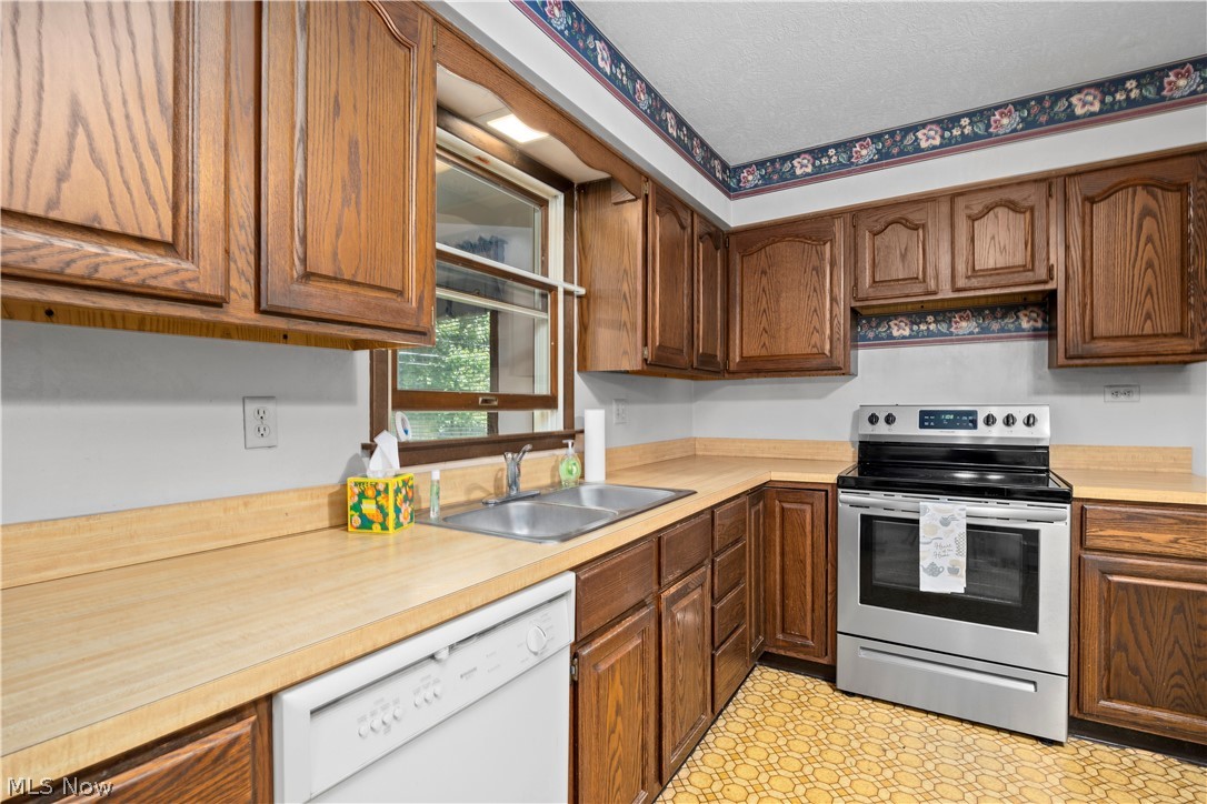 536 Fieldstone Drive Amherst OH 44001