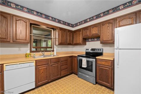536 Fieldstone Drive Amherst OH 44001