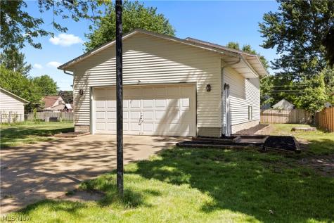 536 Fieldstone Drive Amherst OH 44001