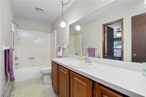 536 Fieldstone Drive Amherst OH 44001